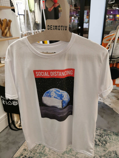 Future Face camiseta Social Distance DEIMOTIV
