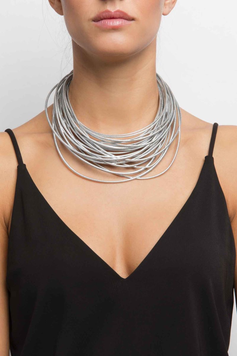 Collar Theia